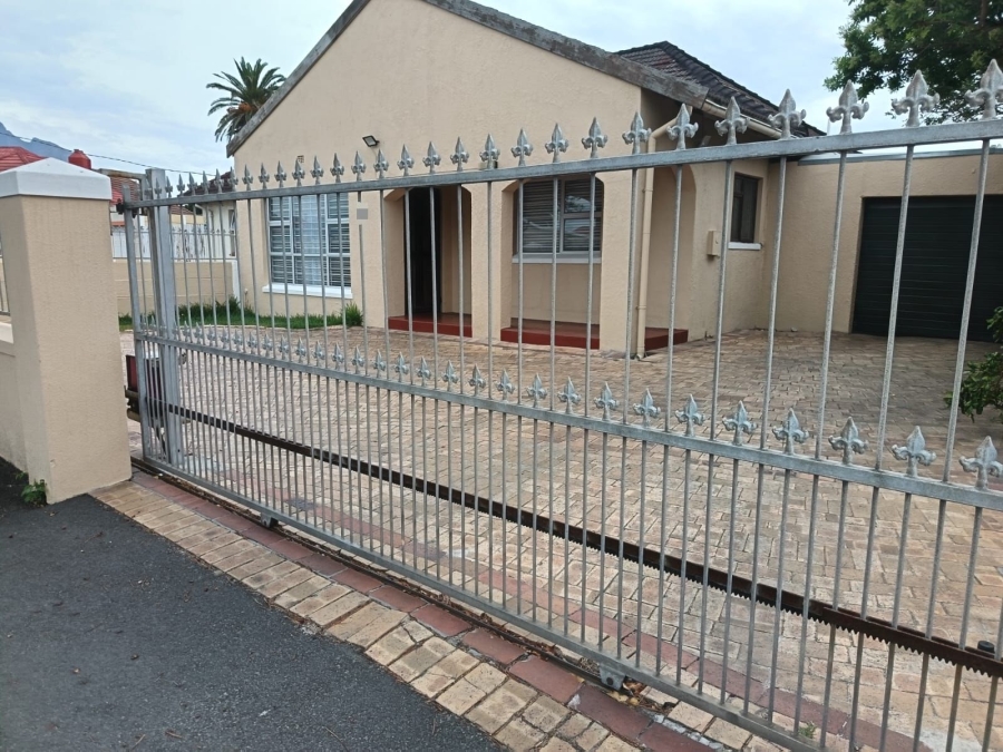 3 Bedroom Property for Sale in Athlone Western Cape